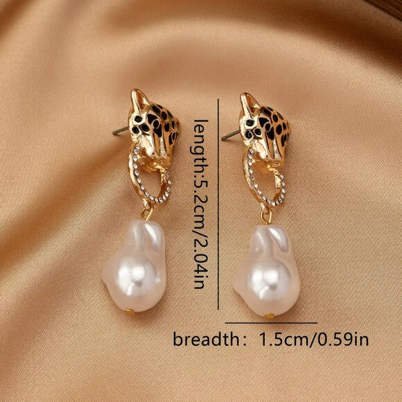 NEW! ELEGANT Leopard HEAD STUD PEARL DROP EARRING - Picture 3 of 7